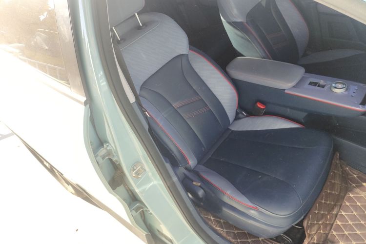 吉利几何E萤火虫 2022款 401KM 霹雳虎 4座局部细节41