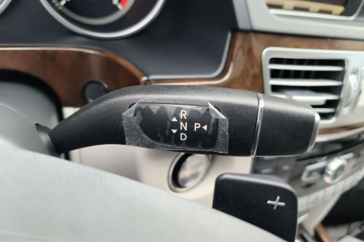 奔驰E级 2014款 E 300 L中控内饰18