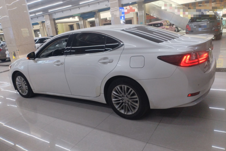 雷克萨斯ES 2015款 200 精英版车身外观4