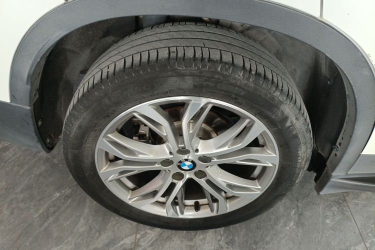 宝马X1 2019款 sDrive20Li 领先型车身外观6002