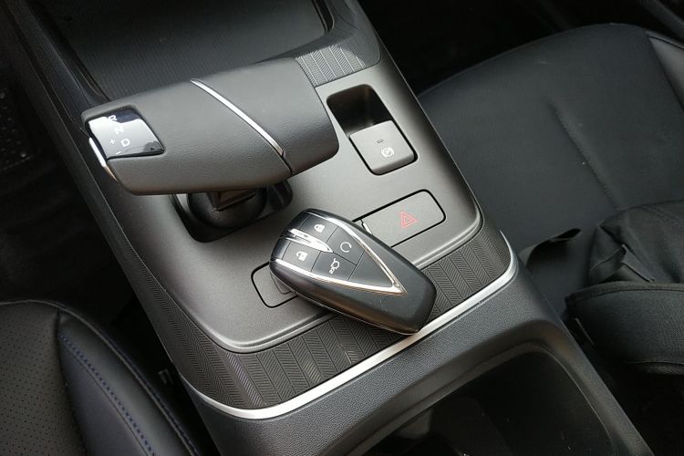 长安 逸动 2025款 蓝鲸 1.5T 500Bar尊贵型中控内饰11