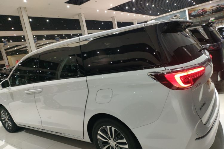 别克GL8 2023款 ES陆尊 舒适型车身外观4