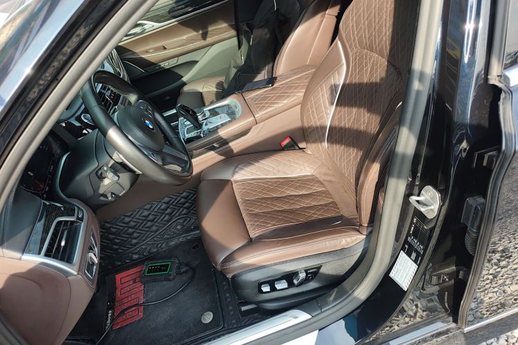 宝马7系 2019款 改款 740Li 领先型 M运动套装中控内饰19