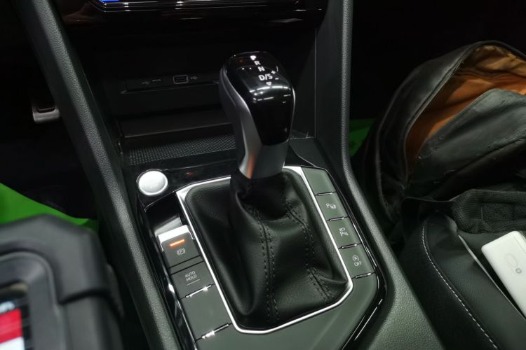 大众 途观L 2025款 出众款 330TSI 自动两驱R-Line龙耀版中控内饰18