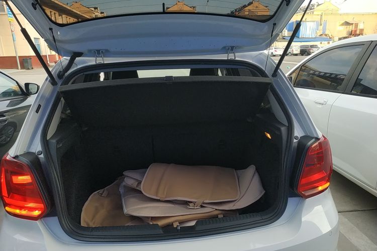 大众 Polo 2014款 1.4L 自动舒适版机舱底盘23