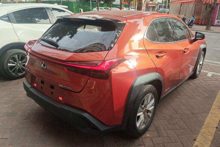 雷克萨斯UX 2019款 260h 探·酷版 国VI车身外观7