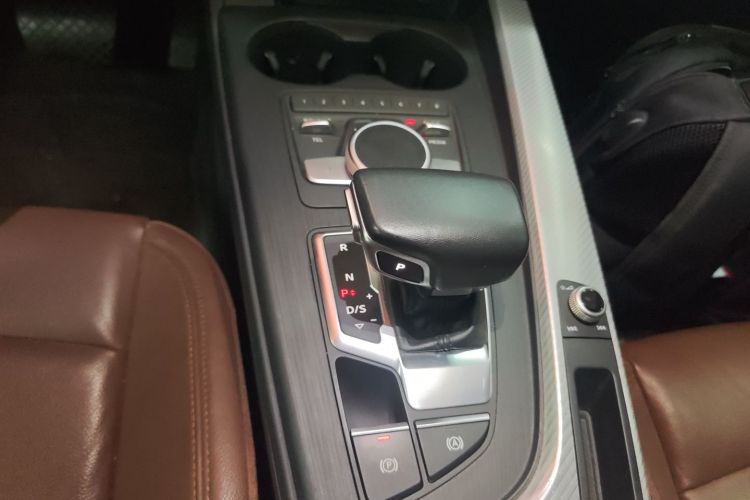 奥迪A4L 2018款 30周年年型 40 TFSI 时尚型局部细节18