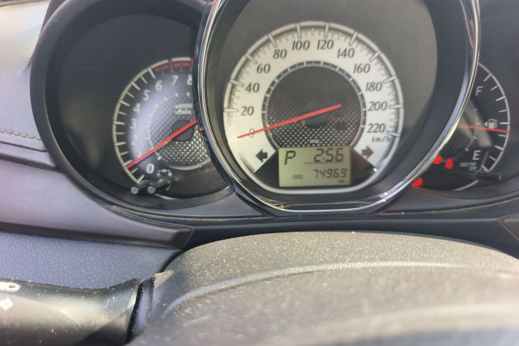 丰田 YARiS L 致炫 2015款 1.5G 自动橙色限量版中控内饰15