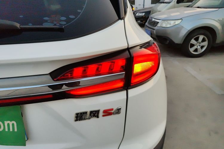 江汽集团 瑞风S4 2019款 1.6L CVT梦想型车身外观9