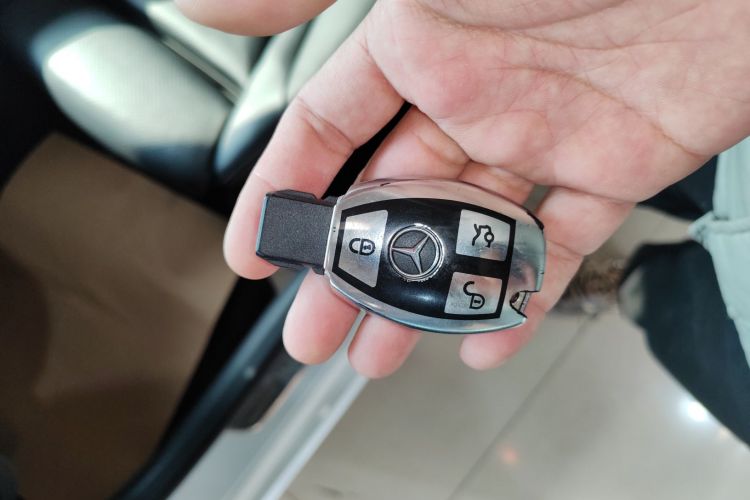 奔驰C级 2018款 C 200 L 运动版中控内饰11