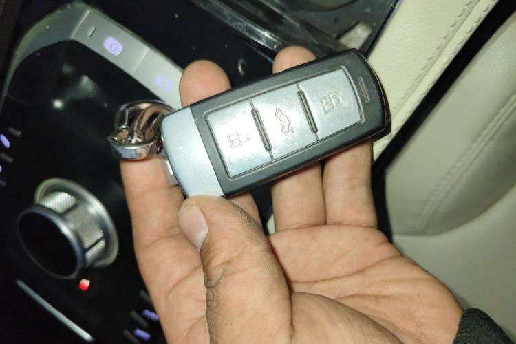 众泰T700 2017款 1.8T 双离合尊贵型中控内饰11