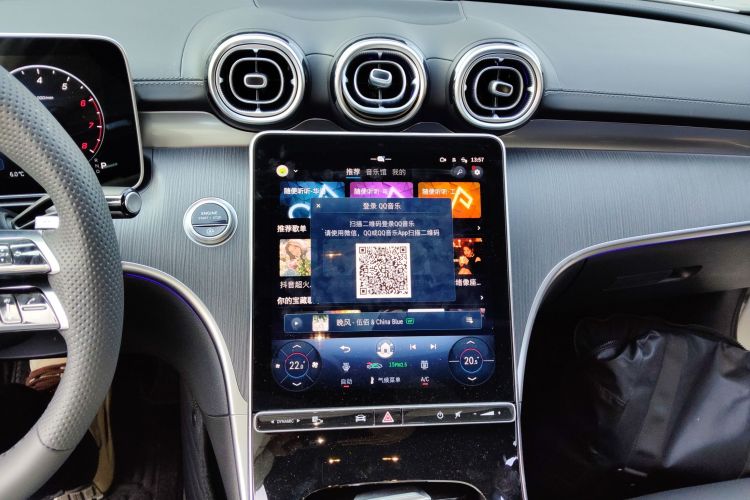 奔驰C级 2025款 改款 C 260 L 皓夜运动版中控内饰16