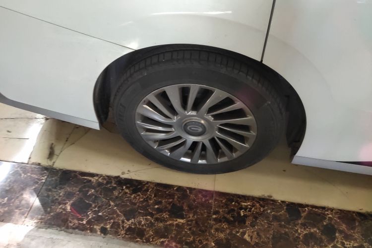 广汽传祺 传祺M8 2023款 宗师系列 400T 至尊版车身外观6008