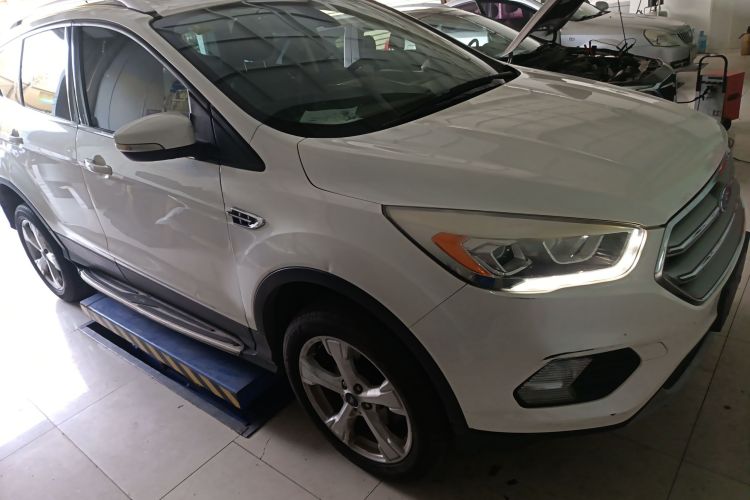 福特 翼虎 2018款 EcoBoost 180 两驱铂翼型车身外观3