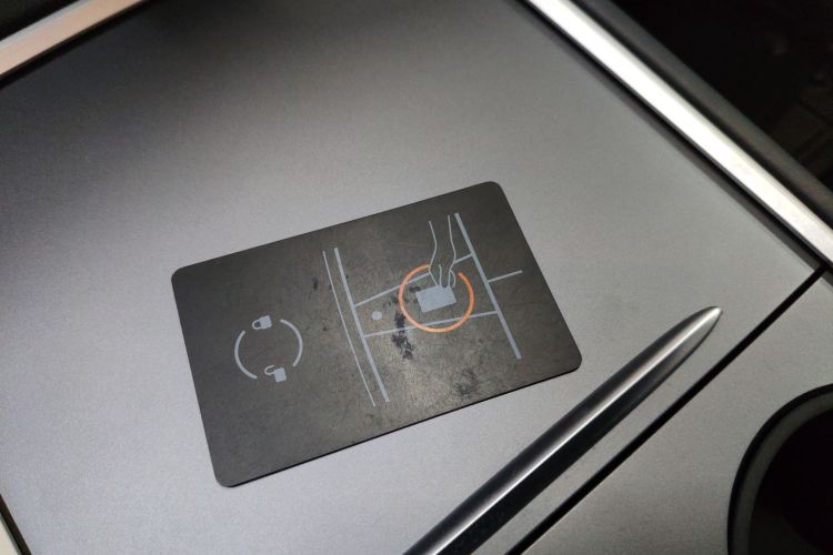 特斯拉 Model Y 2021款 标准续航后驱版中控内饰11