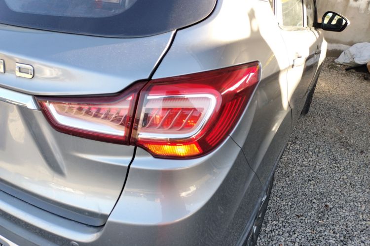 陆风X2 2017款 1.6L 自动铂锐版车身外观9