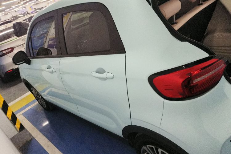 零跑汽车 零跑T03 2025款 403舒享版车身外观4