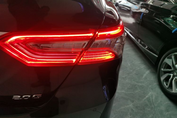 丰田 凯美瑞 2021款 2.0G 豪华版车身外观9