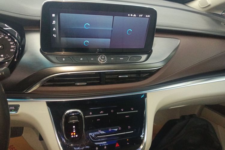 别克GL8 2021款 陆上公务舱 652T 豪华型中控内饰16