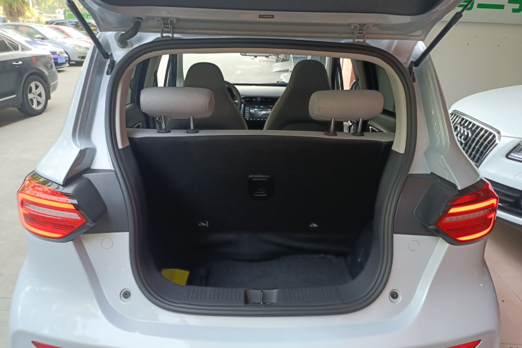 零跑汽车 零跑T03 2023款 200轻享版机舱底盘23