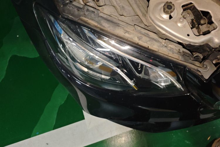 奔驰E级 2019款 E 300 L 运动豪华型车身外观8