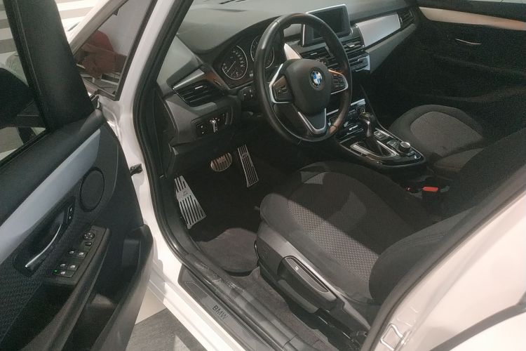 宝马2系旅行车 2016款 218i 领先型中控内饰7003