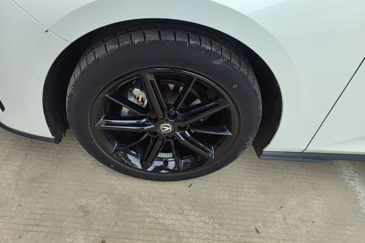 长安UNI-V 2023款 1.5T 尊贵型车身外观6007