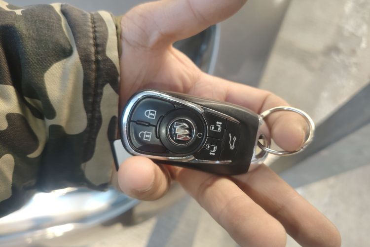 别克GL8 2018款 28T 豪华型 国VI中控内饰11