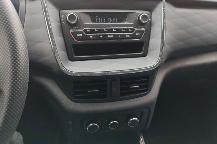 金杯 金海狮 2023款 1.5L 客车工程狮 5/6/7座中控内饰16