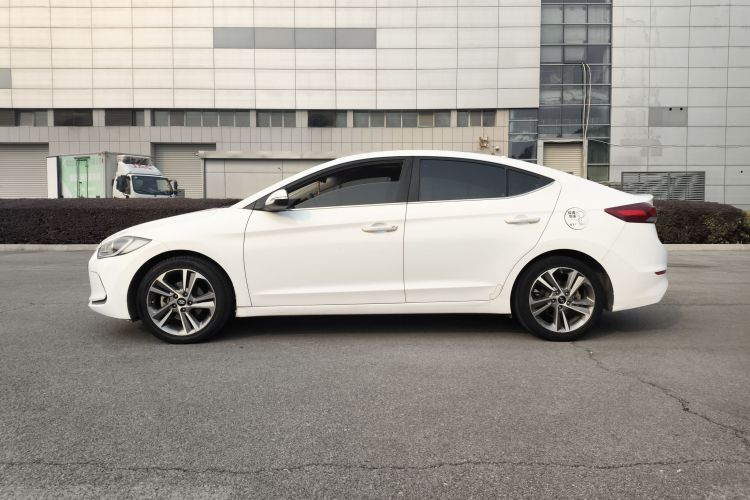 现代 领动 2016款 1.6L 自动智炫·精英型车身外观4