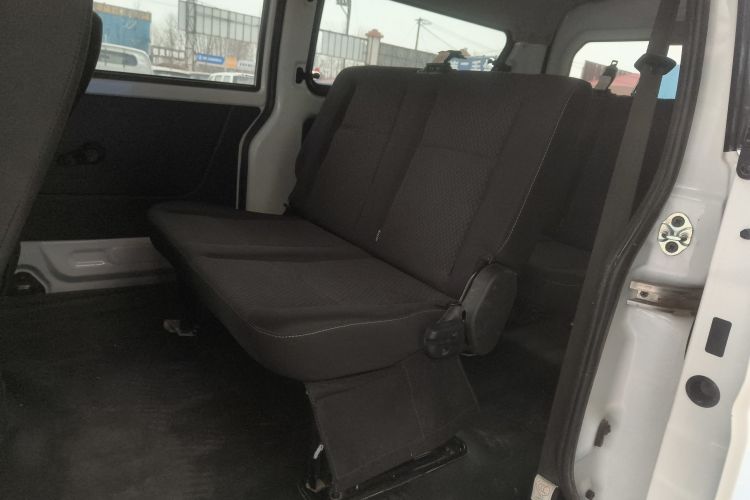 金杯 金海狮M经典 2022款 1.5L 工程狮客车 6座中控内饰21