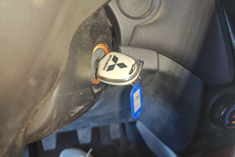 三菱 劲炫ASX 2013款 1.6L 手动两驱标准版中控内饰11