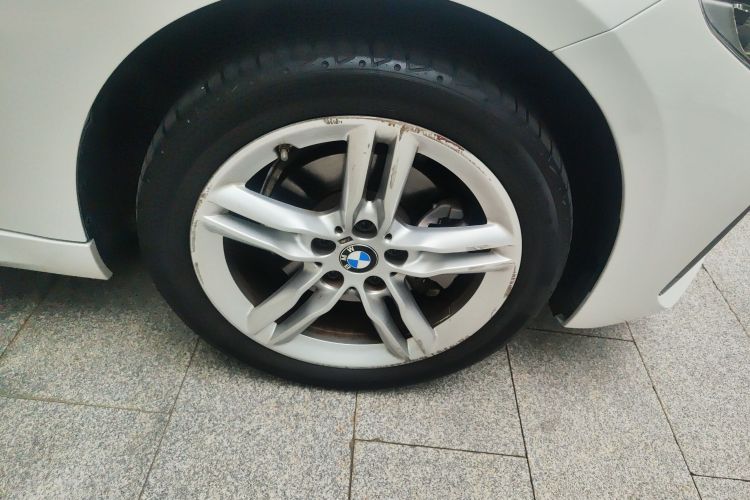 宝马1系 2022款 120i M运动曜夜版车身外观10