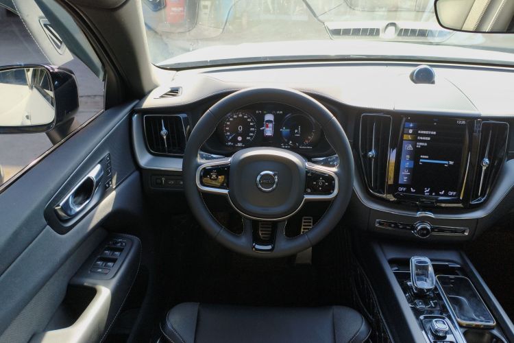 沃尔沃XC60新能源 2020款 T8 E驱混动 智远运动版中控内饰13