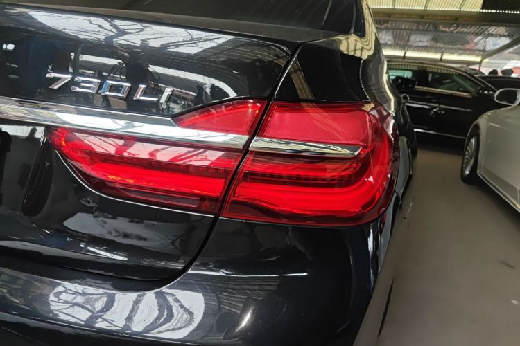 宝马7系 2016款 730Li 领先型车身外观9