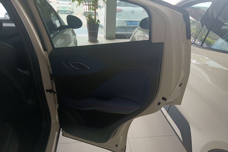 比亚迪 海鸥 2025款 智驾版 305km 活力版中控内饰45