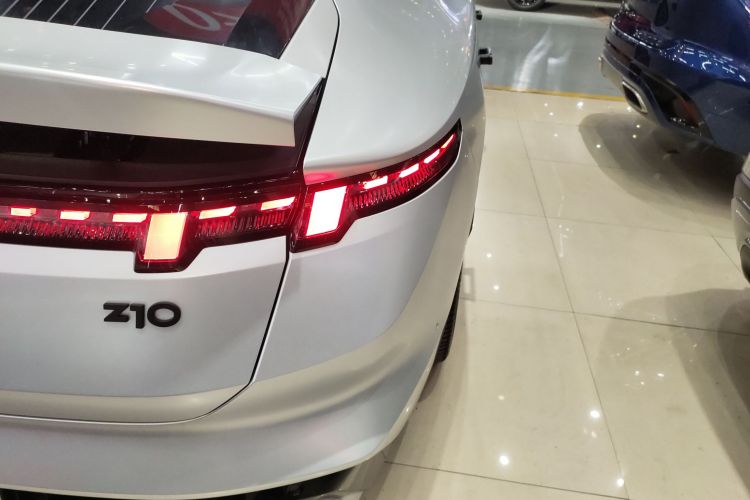 领克Z10 2024款 95kWh 702km四驱智驾Ultra车身外观9