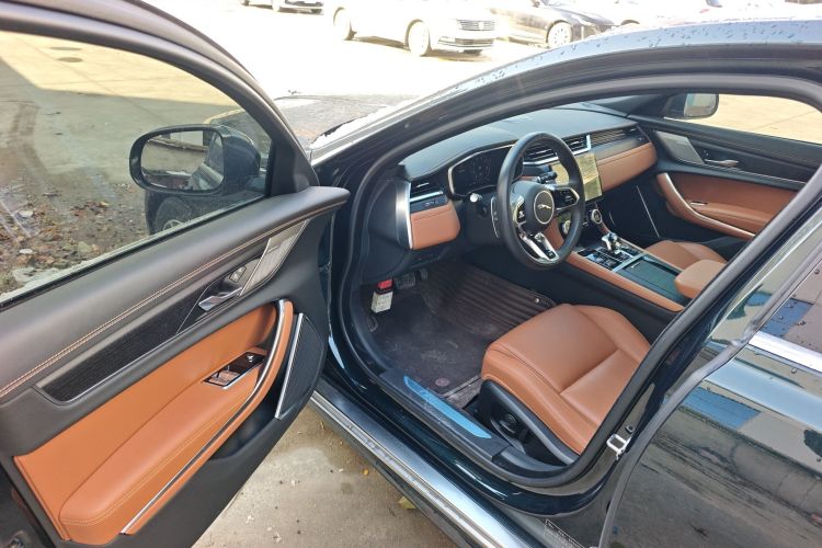 捷豹XFL 2023款 XFL 2.0T P250 两驱精英运动版中控内饰20