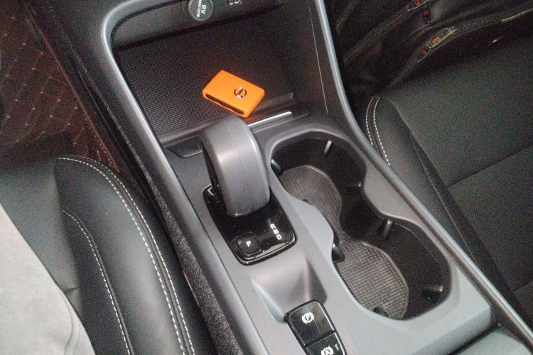 沃尔沃XC40 2022款 T4 四驱智行时尚版中控内饰18