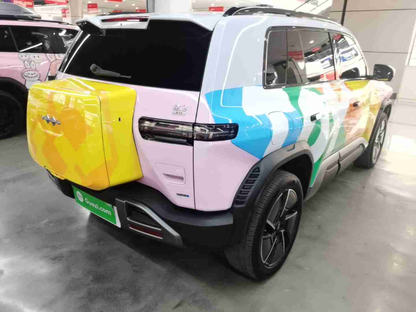 车辆右后45度外观展示