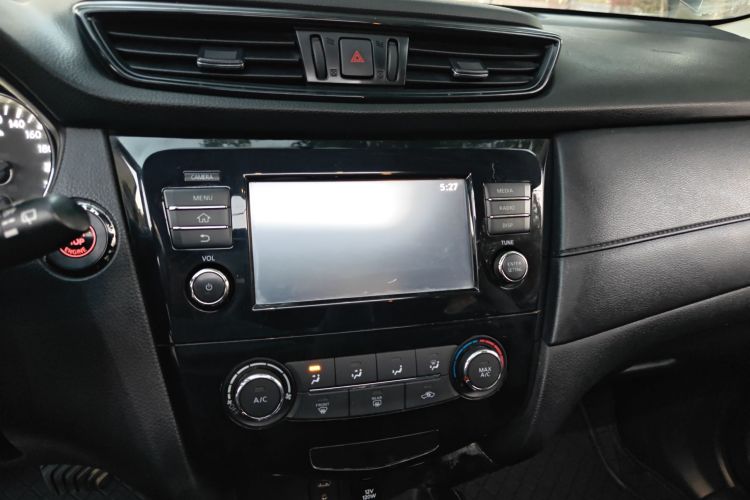 日产 奇骏 2017款 2.0L CVT舒适版 2WD局部细节16