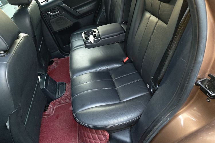 路虎 神行者2 2015款 2.0T Si4 XS典藏版中控内饰21