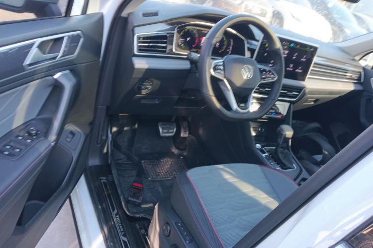 大众 途观L 2023款 330TSI 自动两驱R-Line旗舰版中控内饰20