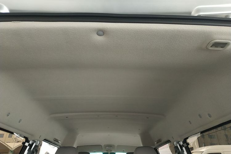 金杯 小海狮X30 2023款 1.5L 超享型客车5/6/7座无空调版SWC15M中控内饰22