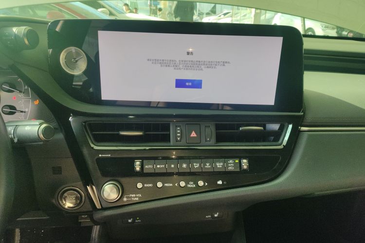 雷克萨斯ES 2023款 200 卓越版中控内饰16