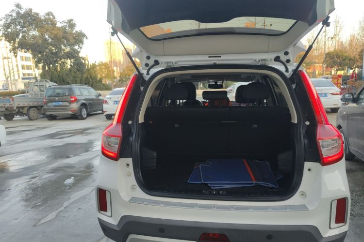 吉利汽车 远景X6 2016款 1.8L 手动尊贵型机舱底盘23