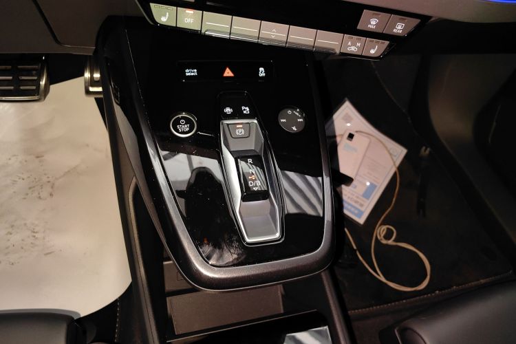 奥迪Q4 e-tron 2024款 40 e-tron 创境版中控内饰18