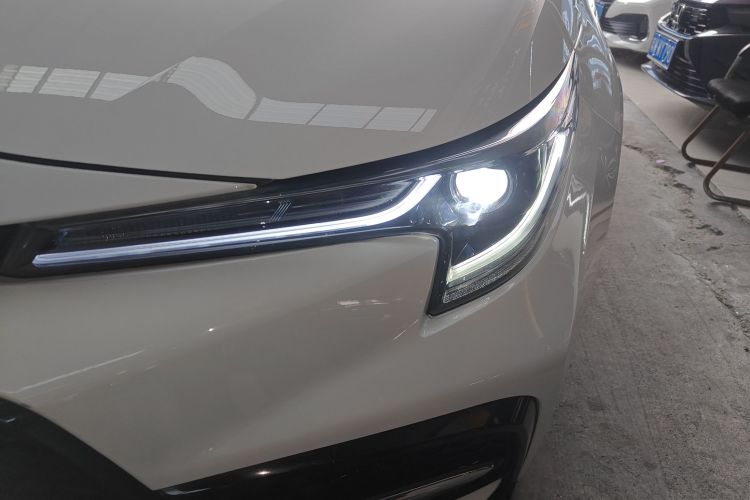 丰田 雷凌 2022款 双擎 1.8H E-CVT运动版局部细节36