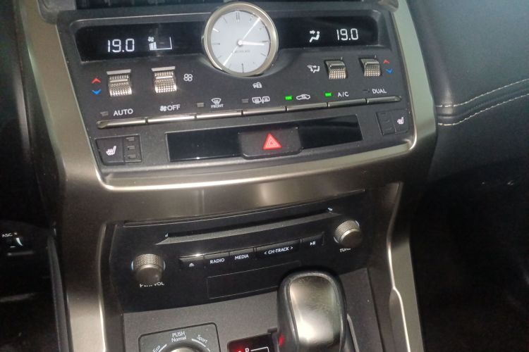 雷克萨斯NX 2020款 300h 前驱 锋尚版 国VI中控内饰16