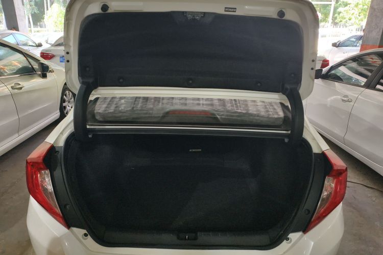 本田 思域 2019款 180TURBO CVT尚动版 国V机舱底盘23